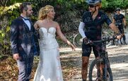 Εντελώς τυχαία ο Κυριάκος πήγε για ποδηλατάδα το Σάββατο στο Τατόι και έπεσε πάνω σε φωτογράφηση γάμου κόρης “γαλάζιου” στελέχους (vid)