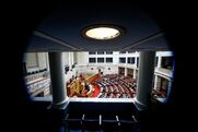 Χυδαιότητες από βουλευτή της ΝΔ: Αποκάλεσε «πολιτικούς πιθήκους» τους βουλευτές του ΣΥΡΙΖΑ