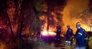 Εκκενώθηκαν οικισμοί και μονές λόγω πυρκαγιάς στο Σχίνο Λουτρακίου