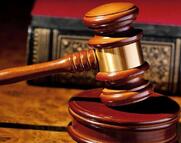 «Καψόνια» σε δικηγόρους και κατηγορούμενους από δικαστές
