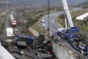 Τέμπη: Νέα μήνυση συγγενών – Να διωχθούν για ανθρωποκτονίες με ενδεχόμενο δόλο Μητσοτάκης, Καραμανλής και άλλοι 15