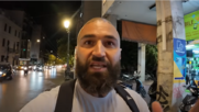 Αυστραλός ΥouΤuber περπάτησε βράδυ στην Ομόνοια και σοκαρίστηκε – «Ο χειρότερος δρόμος που έχω περπατήσει» (video)