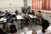Κορονοϊός: Ξεκίνησαν να ξανακλείνουν τα σχολεία λόγω κρουσμάτων