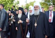 Λαμπρή Πατριαρχική Θεία Λειτουργία τελέστηκε την Κυριακή 6η Οκτωβρίου στον Ιερό Ναό των Ισαποστόλων Αγίου Κωνσταντίνου και Αγίας Ελένης στο Νις της Σερβίας, για την επέτειο των 1.700 χρόνων από το Διάταγμα των Μεδιολάνων.