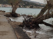 Στην  πλατεία Δερβενίου στις 8 το βράδυ το Σάββατο 29 Ιουνίου 2013 για τη διάβρωση  των ακτών της Αιγιάλειας και της Κορινθίας