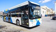Αστικές συγκοινωνίες: Ερχονται τα ηλεκτρικά λεωφορεία – «Πρόβα τζενεράλε» με… σακιά άμμου 2,5 τόνων