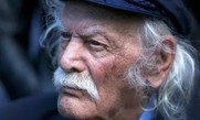 Ο πρώην αντιναζιστής ελληνας μαχητής της  αντίστασης και  ευρωβουλευτής Μανώλης Γλέζος πέθανε σε ηλικία 97 ετών