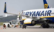 Η Ryanair κλείνει τη βάση της στην Αθήνα για το χειμώνα