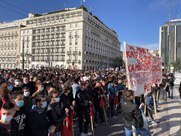 Απεργία εκπαιδευτικών: Όχι μπάζα τα σχολεία, όχι μπάζα τα μυαλά