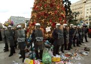 MAT προστατεύουν το δέντρο αλλά σπάζουν τζαμαρίες