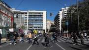 Σε διπλό κλοιό, πανδημίας και οικονομίας, η κυβέρνηση