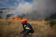 Μεγάλες διαστάσεις παίρνει η φωτιά στις Πόρτες Αχαΐας-Εντολή εκκένωσης χωριού