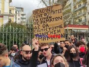 «Μην καταργείτε το μέλλον μας»: Κινητοποίηση των φοιτητών για τις συγχωνεύσεις τμημάτων