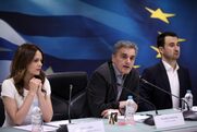 Αριστερά τοστιέρα ρόσα…