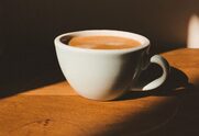 Kατακόρυφη η αύξηση της τιμής του καφέ – Πόσο σας κοστίζει αν παραγγέλνετε καθημερινά (γράφημα – video)