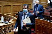 «Θερμό επεισόδιο» Υγειονομικών σε αναστολή με Πλεύρη-«Δολοφόνε, ξεφτίλα»!