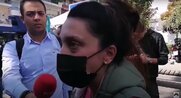 Δημοσιογράφοι διακόπτουν μάρτυρα που λέει για τις κυβερνητικές ευθύνες στην φασιστική επίθεση (Video)