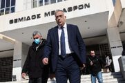 Το να κάνει ο Θεοδωρικάκος ότι δεν ξέρει τίποτα για το έγκλημα, αποτελεί απόδειξη εγκλήματος