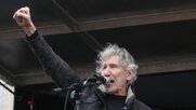 Roger Waters: «Είμαι εναντίον όλων των πολιτικών γκάνγκστερ…»